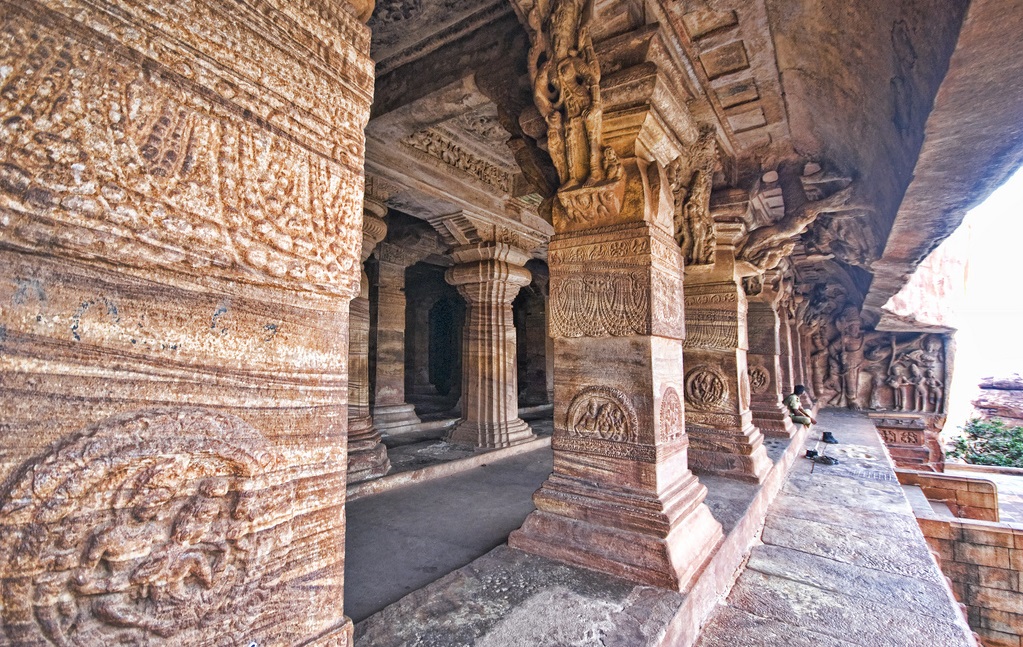 Pillars, Cave Temple 3